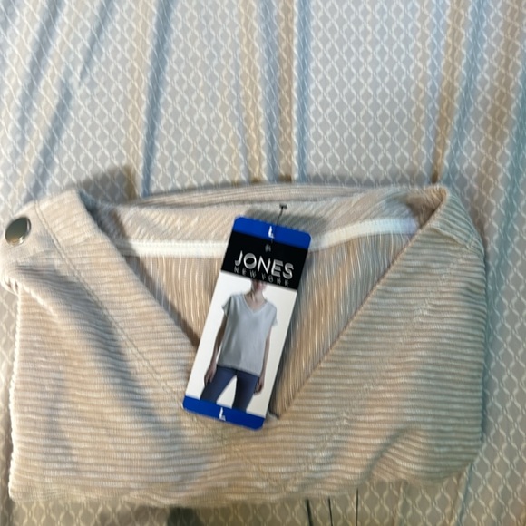 A women’s short sleeve top. Textured with button detail. - Picture 5 of 5